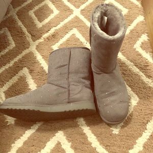 Faux fur gray boots with rhinestones